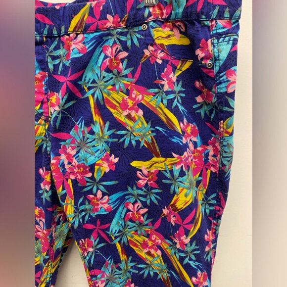 Penningtons Floral Capris - Blue, Pink, Yellow Size 3x - Picture 3 of 7